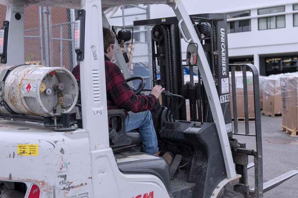 Entreprise du centre de formation en entreprise et récupération (CFER) des Navigateurs - Tri des matières recyclables de Bell Canada