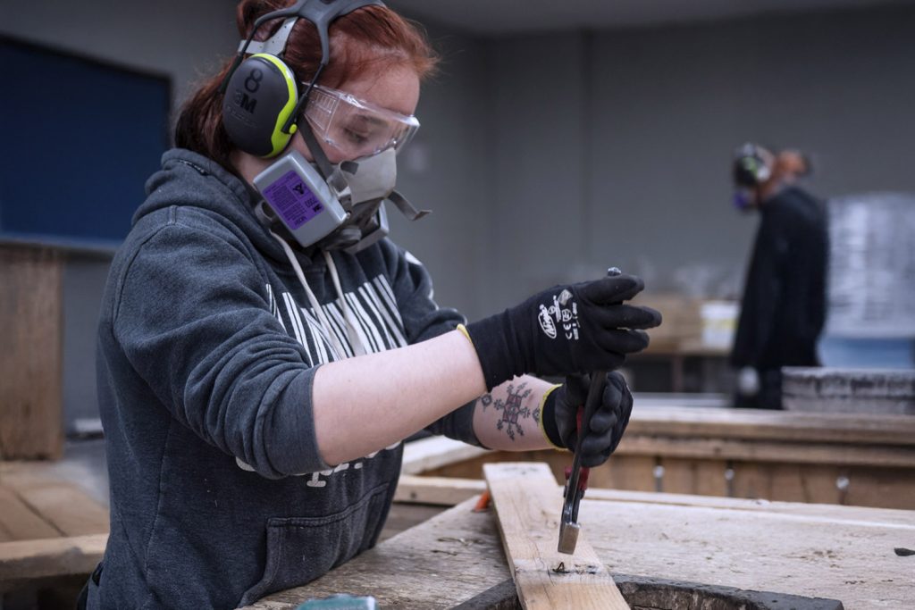 Entreprise du centre de formation en entreprise et récupération (CFER) des Navigateurs - Menuiserie