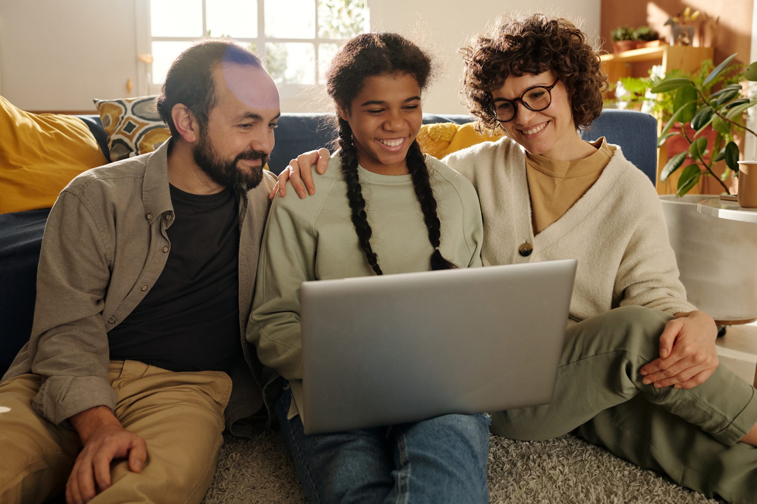 Famille qui discute de la formation professionnelle - Formation professionnelle des Navigateurs