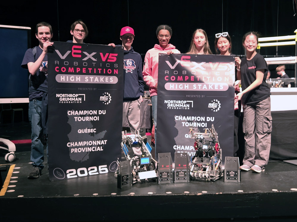 Les Corsaires R brillent en compétition provinciale de robotique VEX!